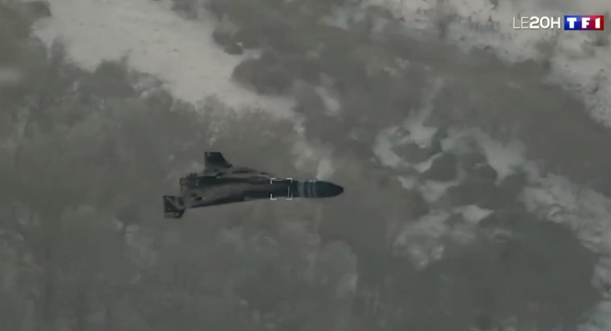 Російський БПЛА Shahed у прицілі кулемета на літаку Ан-28. Кадр з відео TF1