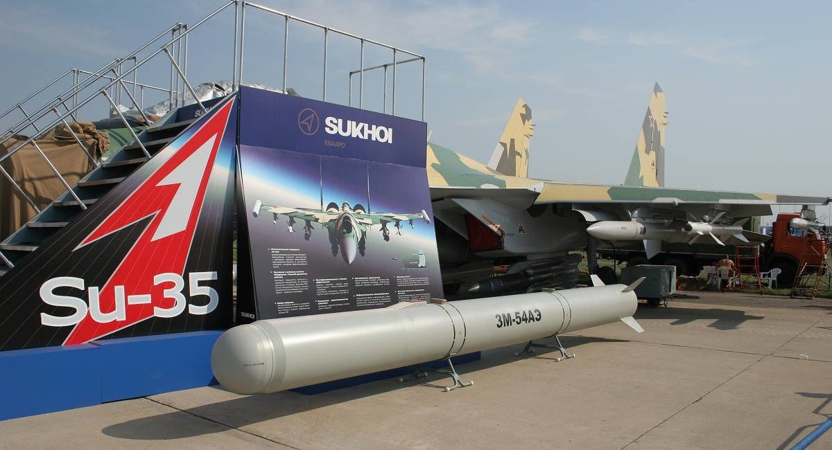 Виставкова демонстрація макета триступеневої авіаційної КР проекту "Калибр-А" у версії для ураження надводних цілей разом із Су-35, архівне зображення з відкритих джерел
