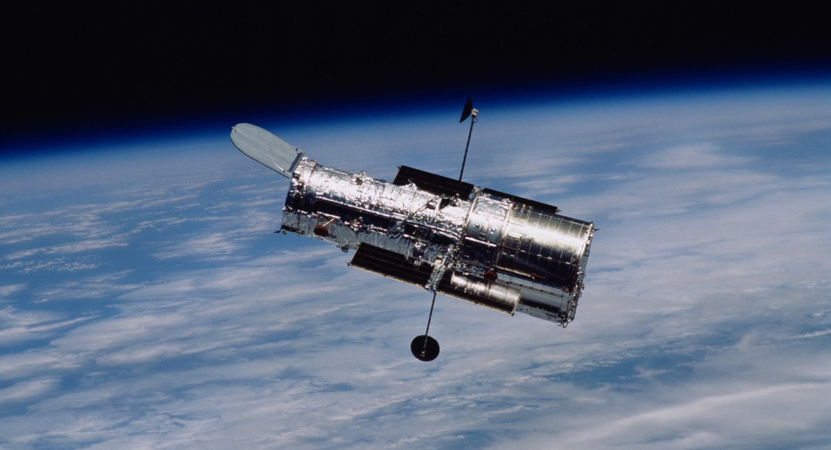 Космічний телескоп "Габбл", що є родичем запущеного США минулого понеділка розвідувального супутника в рамках місії NROL-82