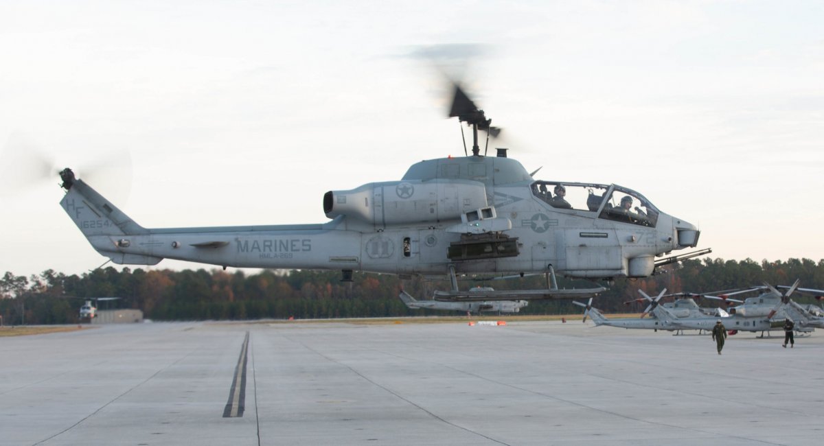 Ударні вертольоти Bell AH-1W SuperCobra зі складу авіації КМП США, зображення архівне, джерело – U.S. Marine Corps photo by Cpl. Ethan Pumphret 