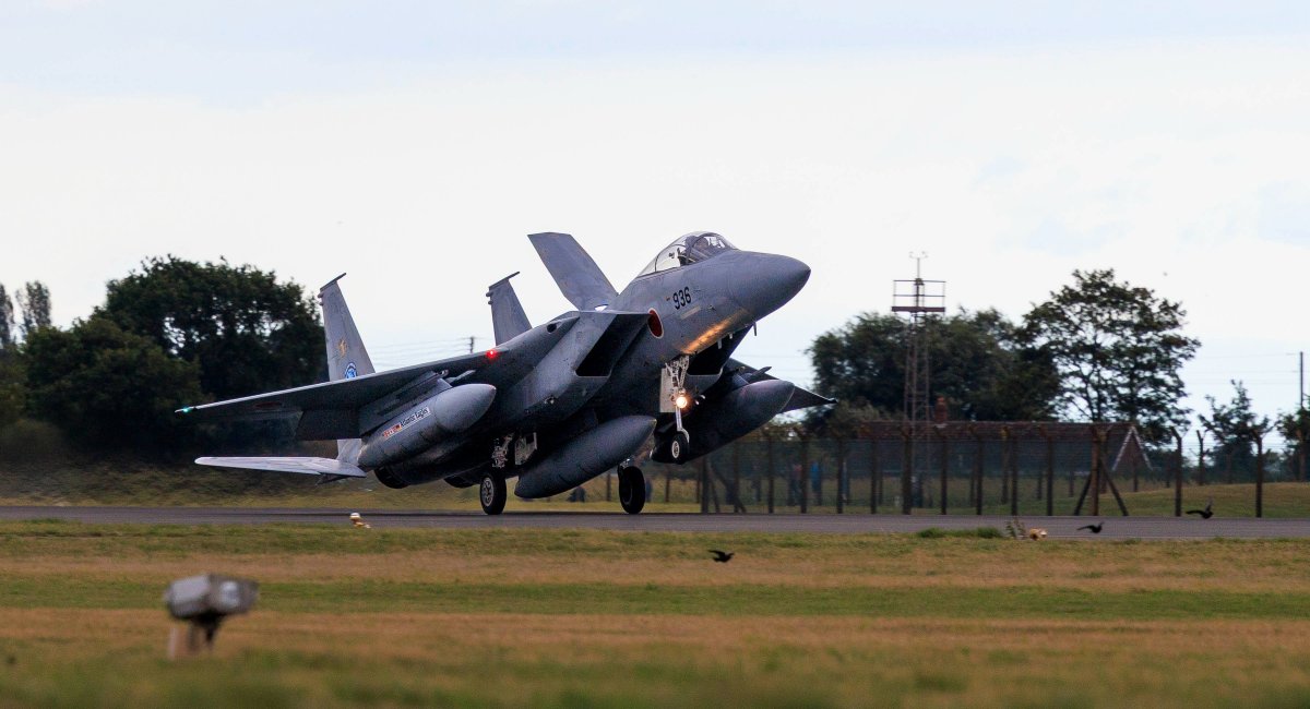Як японські F-15 здійснили історичний політ до Великої Британії та що для цього знадобилось