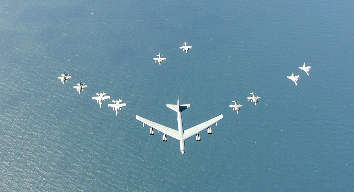 США відпрацьовують удари з B-52 по Калінінграду, а Іспанія атаки Harrier з авіаносця у Балтійському морі