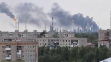 Найпотужніший російський НПЗ палає, на Омський нафтопереробний завод завітали українські дрони, що стало найдалекобійнішим ударом на понад 2500 км