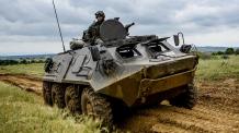 Болгарія не передаватиме 100 застарілих БТР до України: президент наклав вето - наскільки це критично
