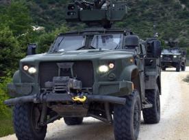 Яка країна віддала Україні всі свої танки та тепер будує армію навколо колісних броньовиків та безпілотників