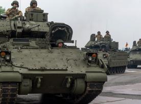 Купити зброю у США на 100 млрд доларів: на скільки це величезна угода для України, Європи та Штатів