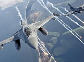 У Польщі знайшли причини, чому 4 винищувача з літаком ДРЛВ не змогли збити одну крилату ракету
