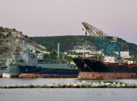В окупованому РФ Севастополі почали утилізувати допоміжні судна 