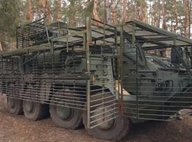 Який заводський захист врятував український БТР-4Е від удару FPV-дрона рашистів