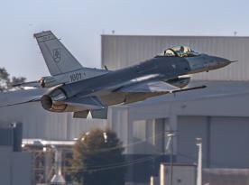 США знадобилось 7 років щоб зробити для Словаччини 14 винищувачів F-16 Block 70