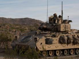 БМП Bradley стоятиме на озброєнні 90 років після своєї появи попри розробку заміни XM30 та які можуть бути пояснення