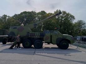 Серби поставили гаубицю Nora M84  на бронешасі та отримали цікаву САУ під 152-мм та 155-мм