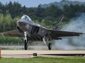 За закладеними 16 років тому планами перший серійний винищувач KF-21 зійшов з конвеєра у Південній Кореї