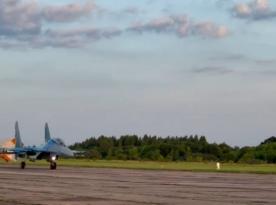 Щоб підготувати Су-27 до вильоту, треба від 30 до 60 хвилин та 10 осіб
