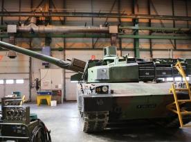 Французи чомусь вирішили, що якщо у взводі буде два замість чотирьох Leclerc, то дронам РФ буде складніше влучати