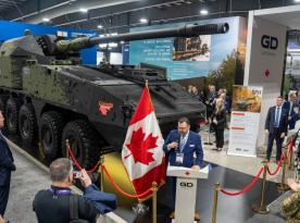 Німецькі САУ RCH 155 можливо вже в Україні, на що натякнули у GDLS під час презентації свого варіанту для Канади
