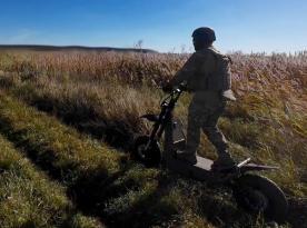 Безшумні та швидкі: Третя штурмова бригада випробовує нові тактичні електросамокати від Укрспецконсалтингу