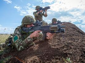 Британці вже два роки не знають на що замінити свою штурмову гвинтівку L85, хоча б здавалось є лише два варіанти