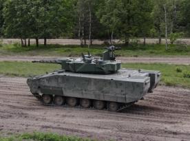 На виробництво в Україні БМП Lynx досі не дали грошей, тож поки передадуть тільки п'ять штук