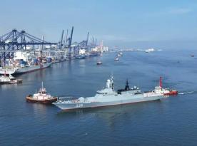 РФ прислала ракетний корвет та субмарину-носій 