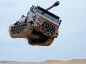 Гусенична САУ CAESAR тепер стріляє у польоті, а БТР Boxer отримав БМ 