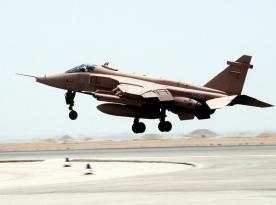 Хоча британці списали старенькі Jaguar ще у 2007, вони досі не стали металобрухтом, але кому взагалі потрібні такі літаки