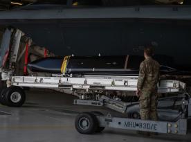 Вперше на бомбардувальнику B-2 засвітилася ракета LRASM, якою можна топити китайські чи російські кораблі