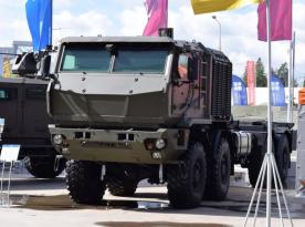 Росіяни адаптуються до війни дронів і вже із заводу ставлять РЕБ та бронекабіну на вантажівки КамАЗ