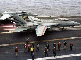 Легендарні F-14 Tomcat знов літатимуть, навіщо США відновлюють ці винищувачі після 20 років простою в пустелі, і як Іран ледь не зробив це неможливим
