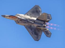 5 непересічних фактів про F-22: перший винищувач п'ятого покоління, який досі не перевершили -  28 років з першого польоту