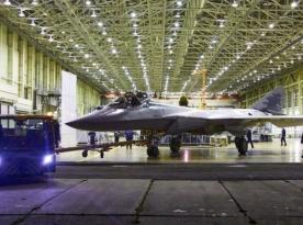 Літака Су-57 у версії MUM-T не існує навіть у прототипі, але його знову пропихують Індії на противагу Rafale