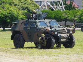 Звичайні цивільні позашляховики розглядають на заміну бронеавтомобілів Komatsu LAV у Японії