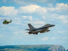 Хто бідкається, що їм забагато F-16 для мирного часу, польські дрони в Малайзії та інші новини тижня