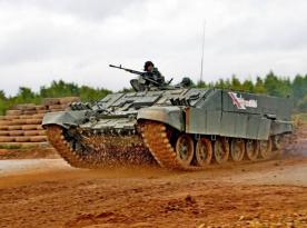 У РФ засвітився важкий БТР на шасі Т-72 або Т-90, але чи у них багато танків під переробку
