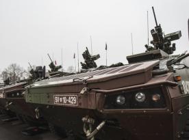 Словенія остаточно обрала замість німецьких Boxer фінські Patria AMV і ця історія - справжня 