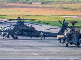 Чи може AH-64 Apache злітати зі стадіону та збивати БПЛА й вертольоти ворога