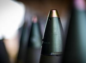 У США за чотири роки так і не вийшли на темпи у 100 тисяч 155-мм снарядів, зараз роблять майже вдвічі менше