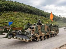 Південна Корея два роки тому обіцяла Україні інженерні танки K600 Rhino, а тепер замовляє собі нову партію