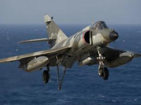 Більшість літаків Super Etendard ледь не у стані металобрухту, але Аргентина не полишає надії повернути в стрій хоча б якісь