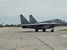 В РФ кажуть, що Сербія для заміни МиГ-29 хотіла купувати взагалі Eurofighter чи китайський J-10, але довелось зупинитись таки на Rafale