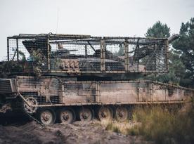 Яке вразливе для дронів місце лишили поляки на танку Leopard 2PL коли поставили на нього 