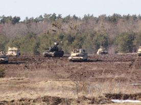 США та Румунія на навчаннях у Польщі показали, як будуть захищати танки від дронів й до цього є питання