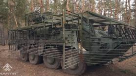 Який заводський захист врятував український БТР-4Е від удару FPV-дрона рашистів