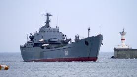 Російські окупанти в Криму перевіряли, чи витримає "перегруз" 55-річний десантний корабель