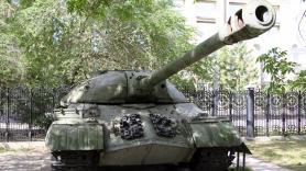 Рашисти "засвітили" свій важкий танк з 1940-х: чи привезуть його в Україну і до чого тут "Катюша"