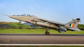 Навіщо Індія по всьому світу скуповує майже 60 річні штурмовики Jaguar