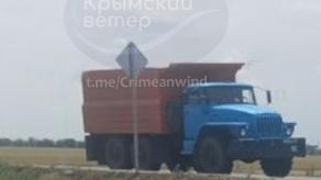 У рашистів "зебра" виходить із "моди", і тепер логістичні "Урали" маскують під цивільні, щоб урятуватись від українських дронів на окупованій території