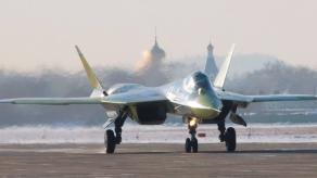 РФ для захисту НПЗ у Омську спробувала використати свій новітній Су-57, але палаючий результат відомий