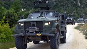 Яка країна віддала Україні всі свої танки та тепер будує армію навколо колісних броньовиків та безпілотників