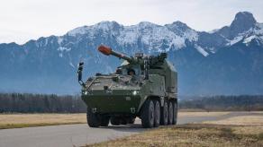 Для України новин по САУ RCH 155 нема, але її "сестру" DONAR 10x10 нарешті замовила Швейцарія у кількості 32 одиниць